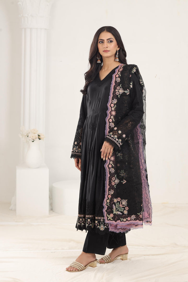 Design 6 - Baroque Swiss Lawn Collection