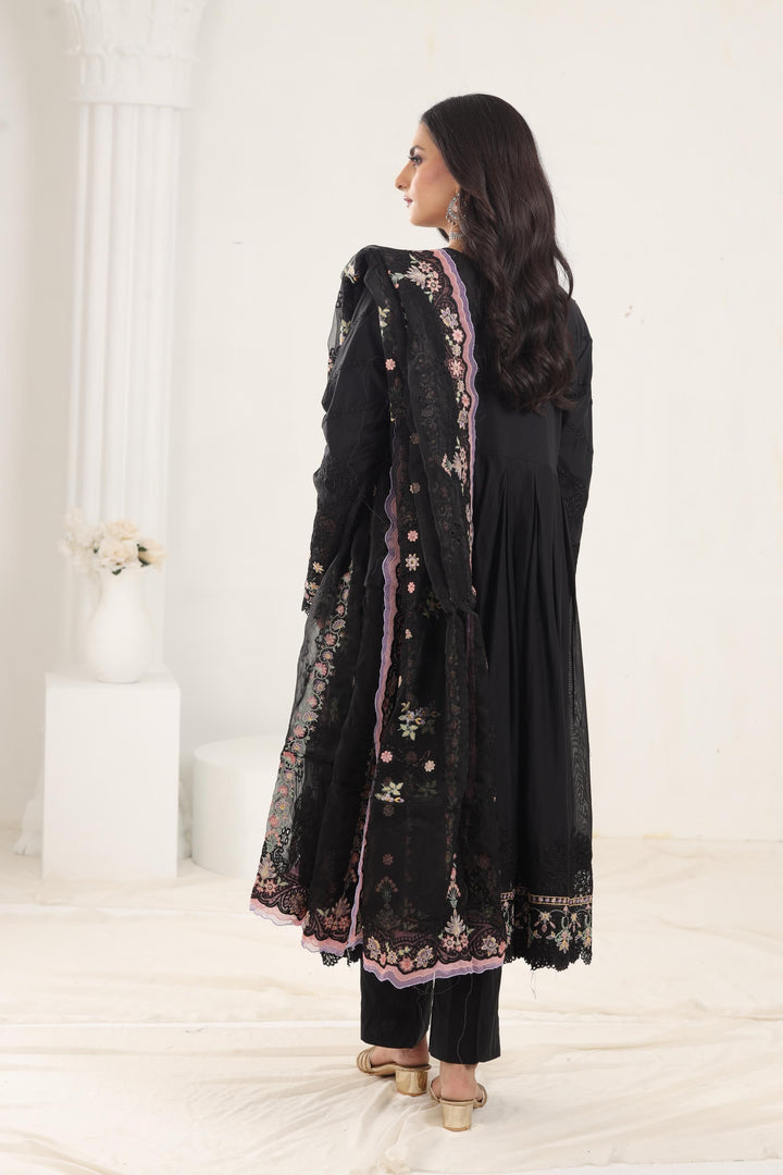 Design 6 - Baroque Swiss Lawn Collection