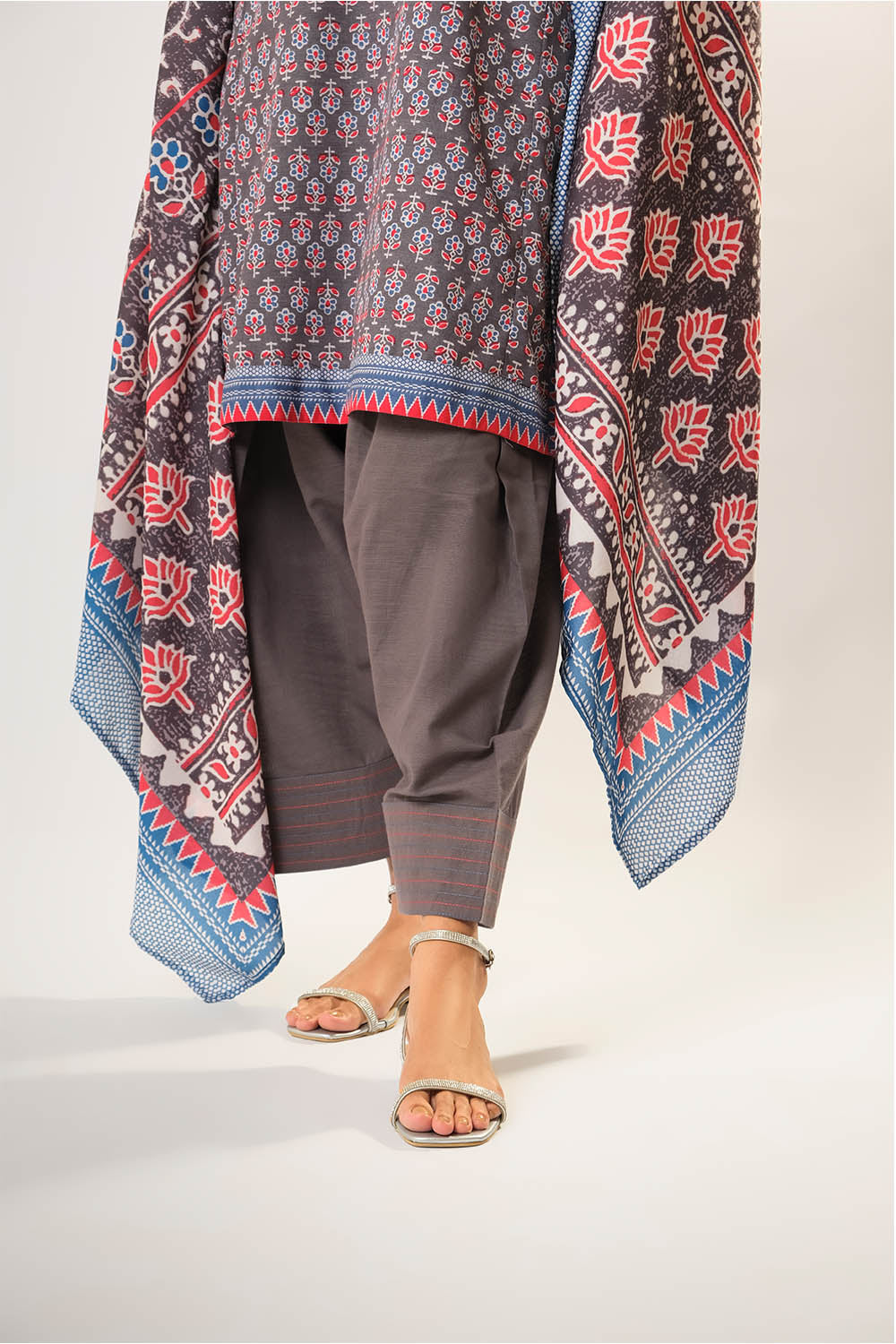 Cotton Khaddar Printed Grey Stitched Suit - Senorita
