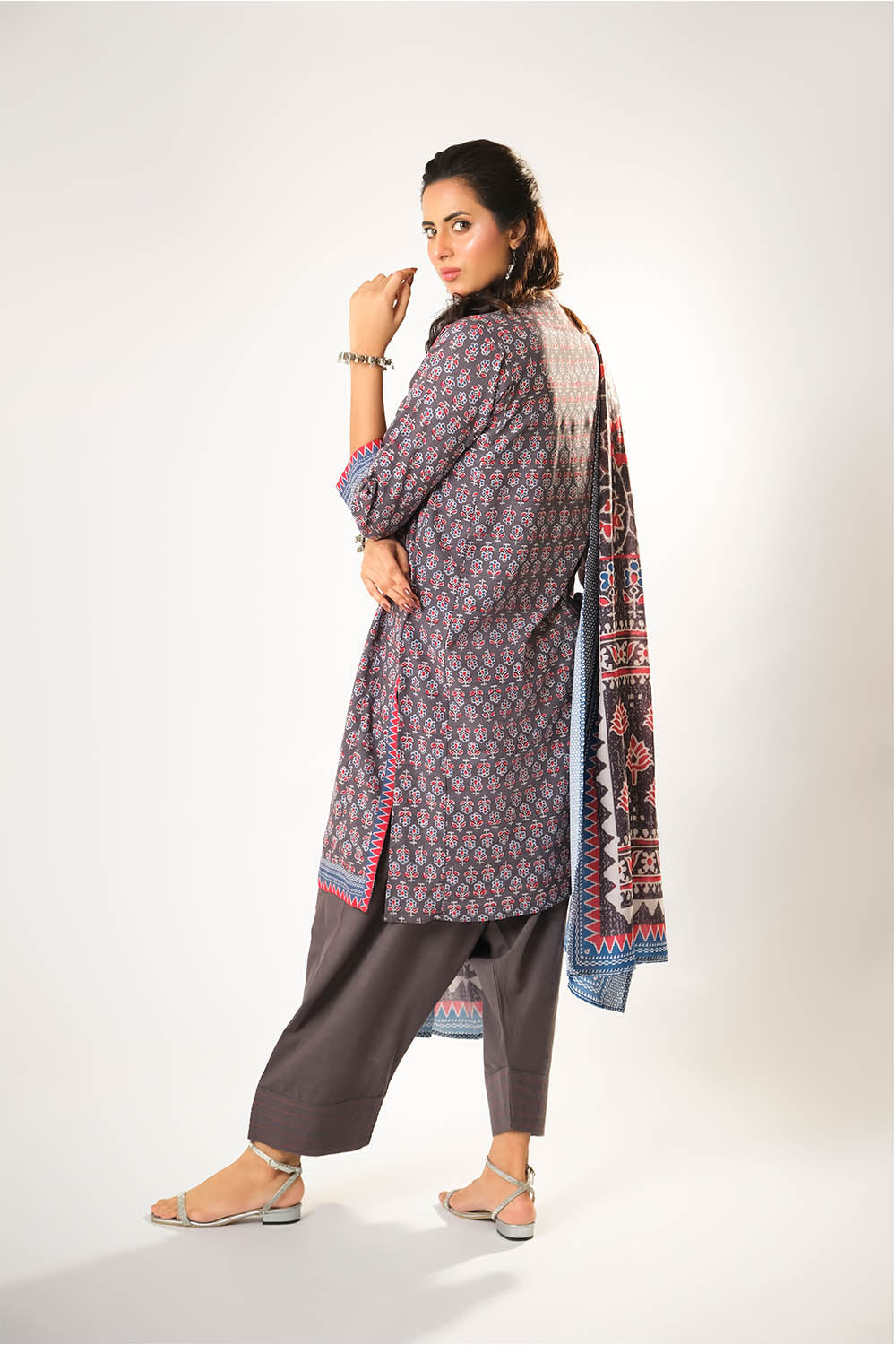 Cotton Khaddar Printed Grey Stitched Suit - Senorita