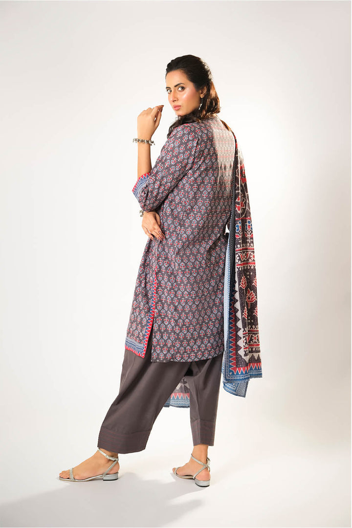 Cotton Khaddar Printed Grey Stitched Suit - Senorita