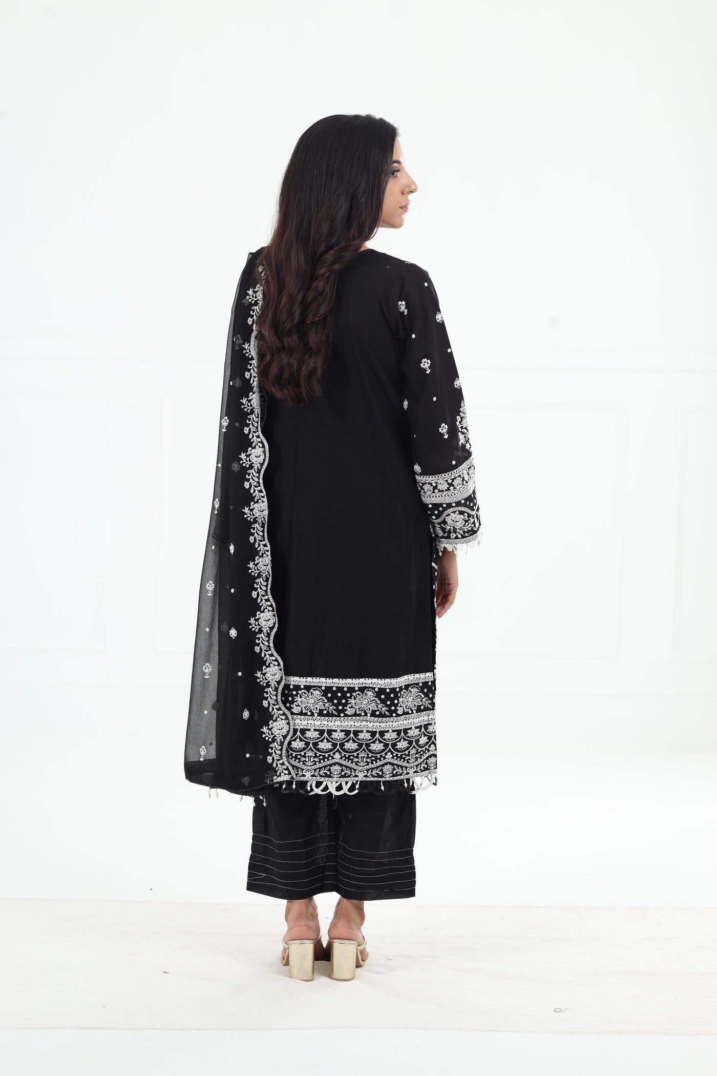 Midnight Glow - Farasha Bahaar Embroidered Lawn Stitched