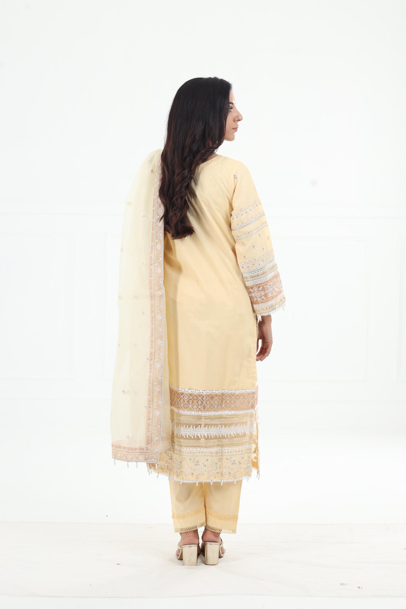 Vintage Bloom - Farasha Bahaar Embroidered Lawn Stitched