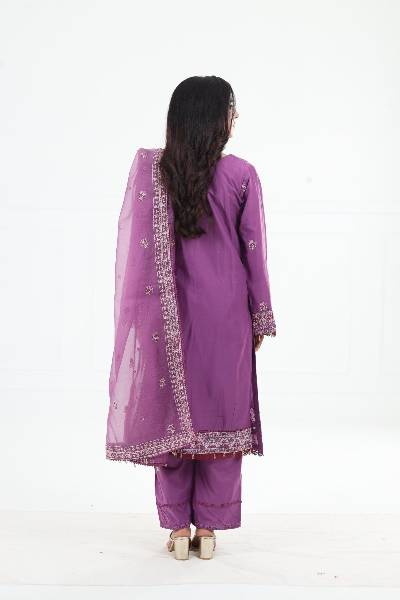 Dreamy Glint - Farasha Bahaar Embroidered Lawn Stitched