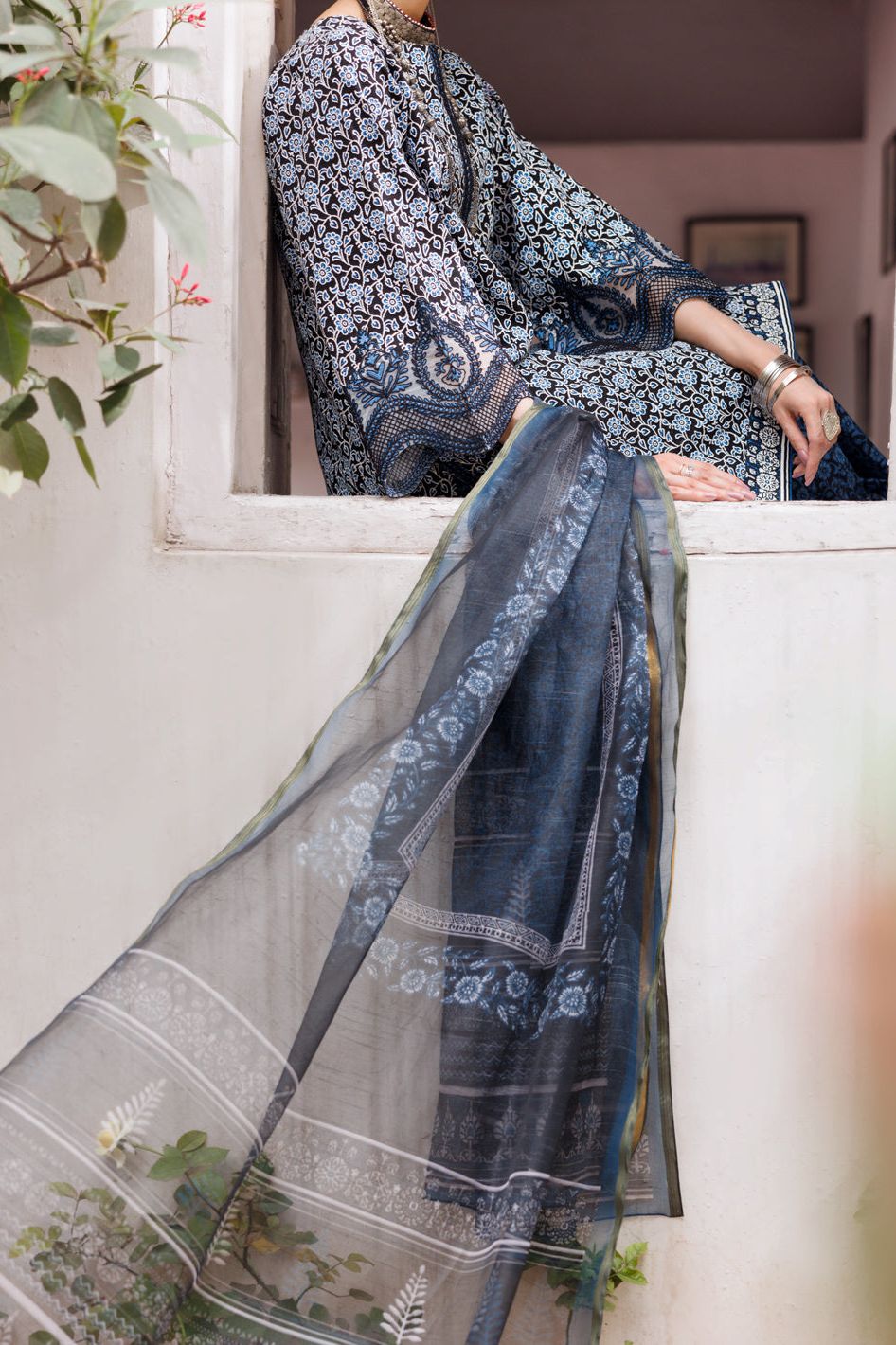 Stripe Dobby Black Stitched Suit - Almirah