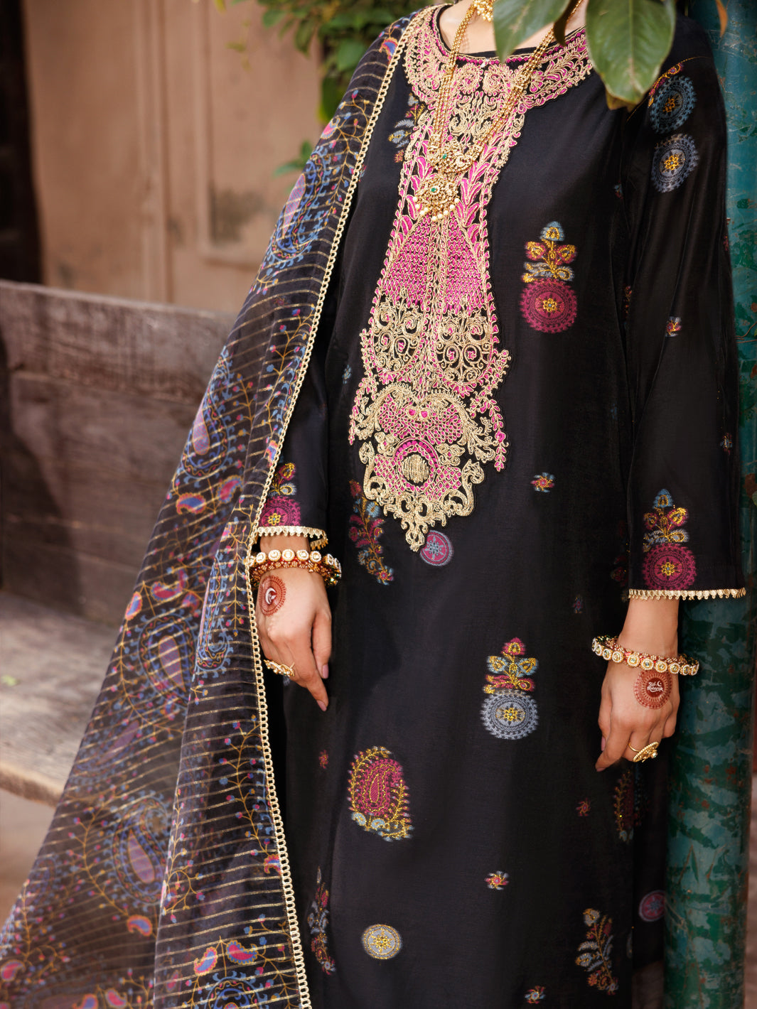 Jacquard Black Stitched Suit - Almirah