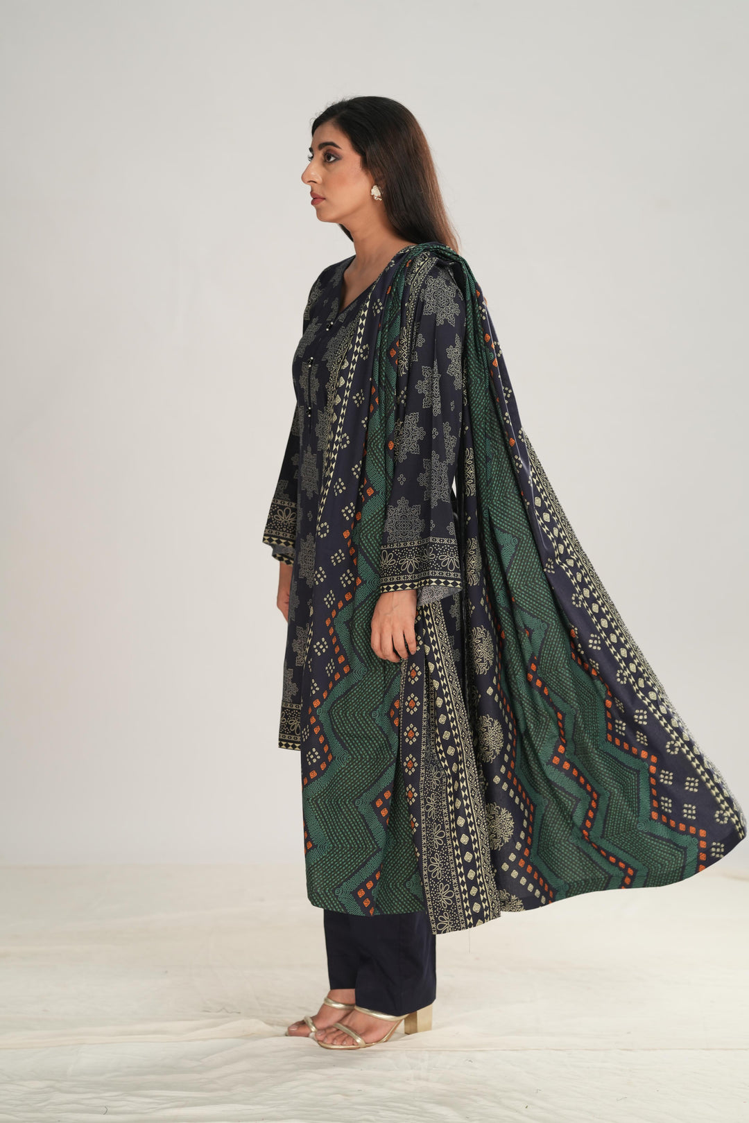 Linen Black Stitched Suit - Nishat