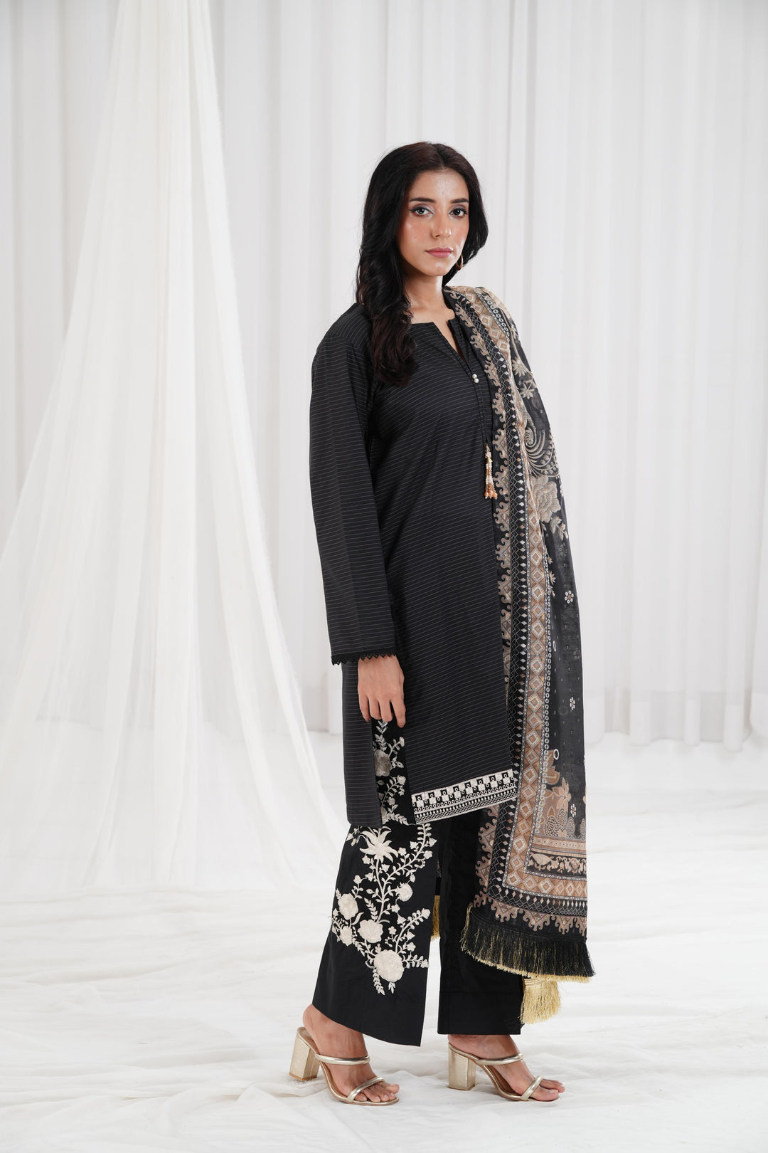 Embroidered Black Stitched Suit - Nishat