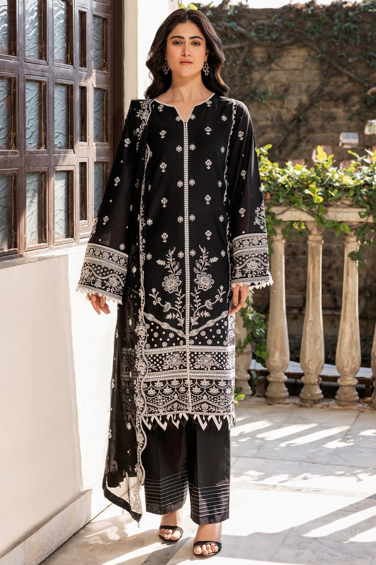 Midnight Glow - Farasha Bahaar Embroidered Lawn Stitched