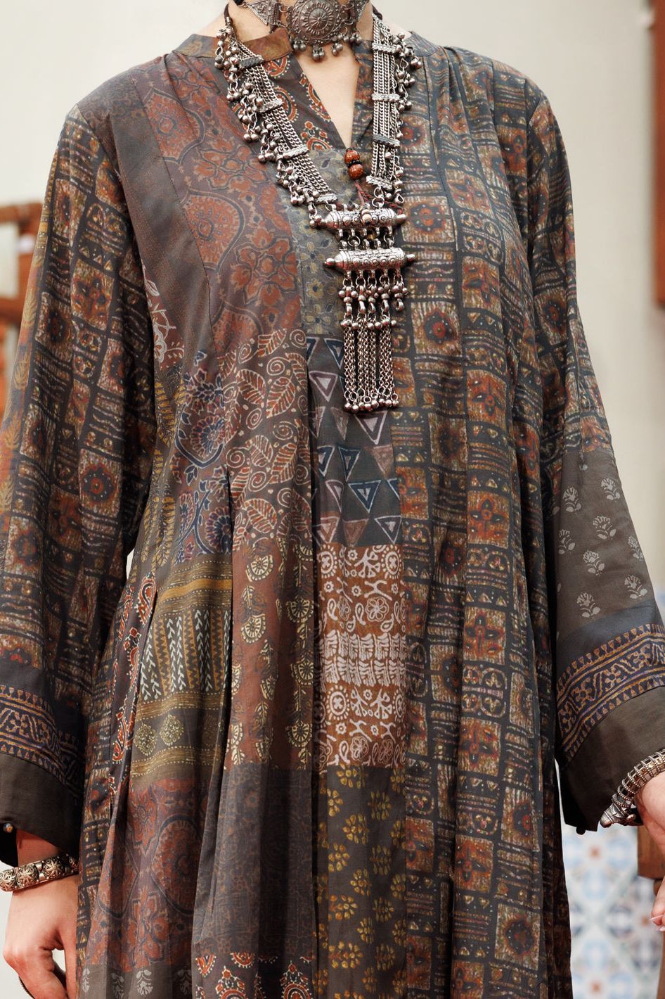 Cambric Digital Mehndi Green Kurti - Almirah