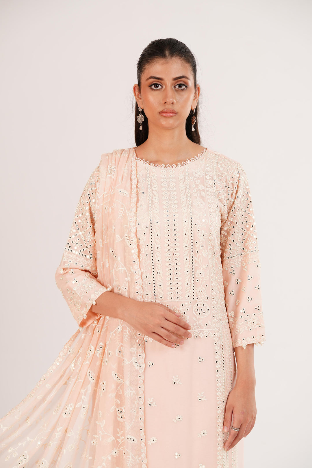 Miksha - Alizeh Dhaagay Dream Awaits Stitched