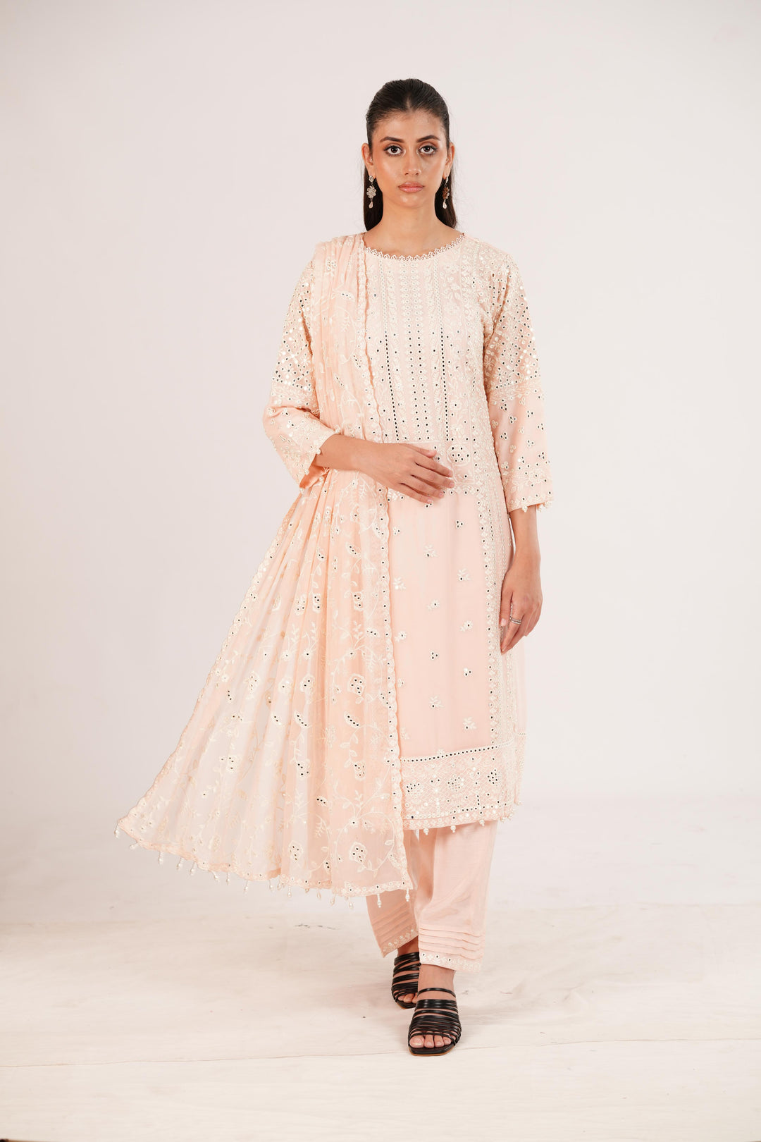 Miksha - Alizeh Dhaagay Dream Awaits Stitched