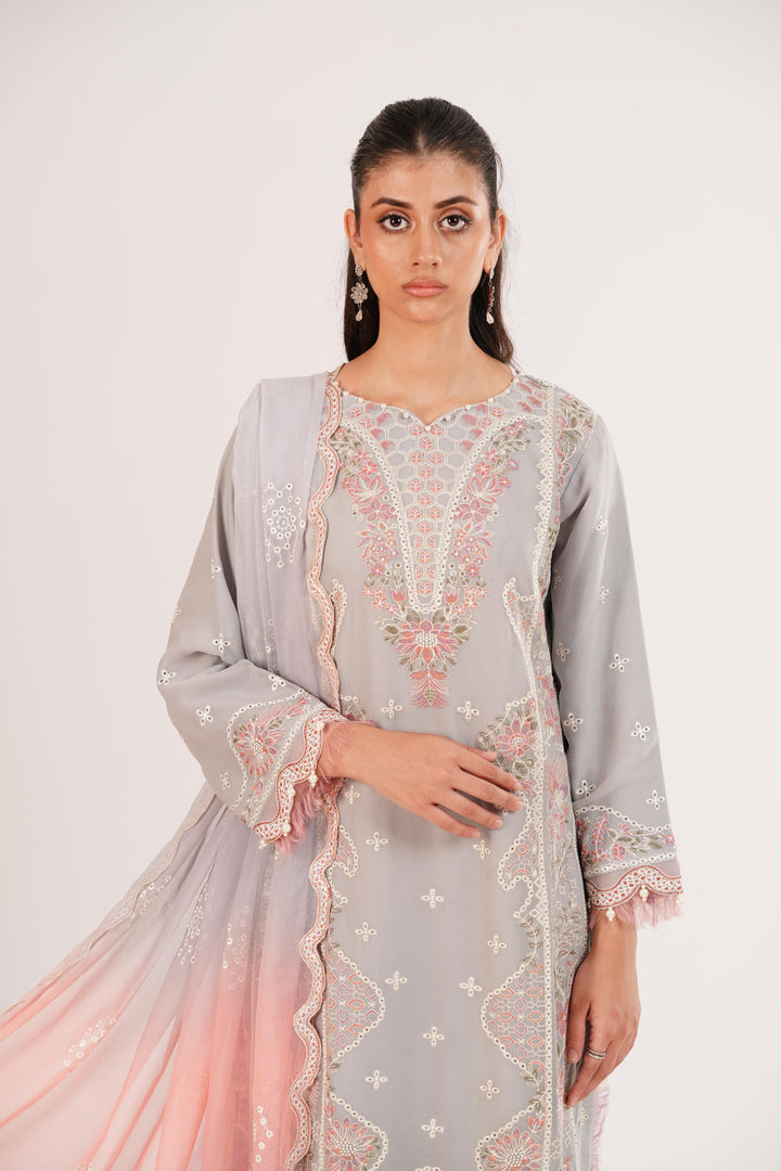 Mahrosh - Alizeh Dhaagay Dream Awaits Stitched