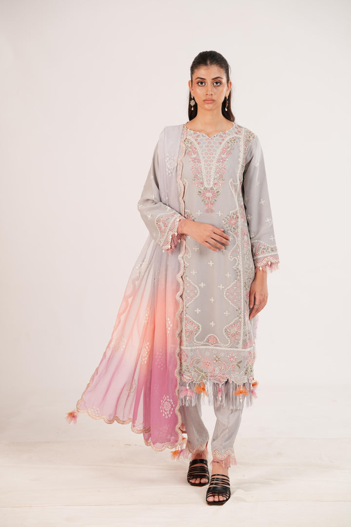 Mahrosh - Alizeh Dhaagay Dream Awaits Stitched