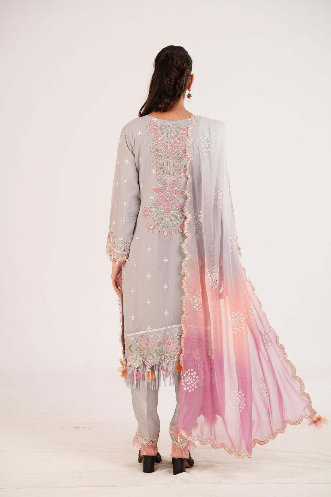 Mahrosh - Alizeh Dhaagay Dream Awaits Stitched