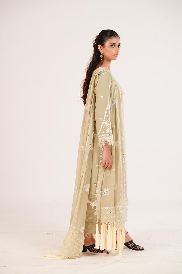 Ahana - Alizeh Dhaagay Dream Awaits Stitched