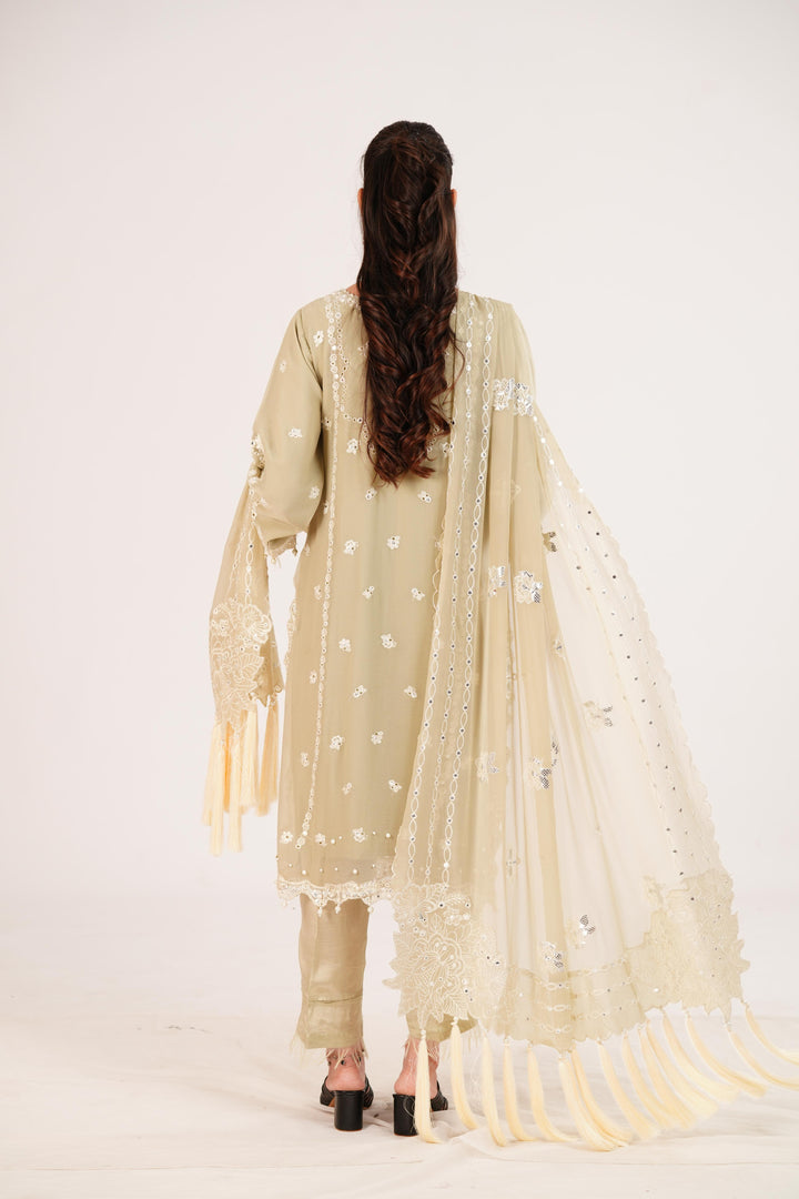 Ahana - Alizeh Dhaagay Dream Awaits Stitched