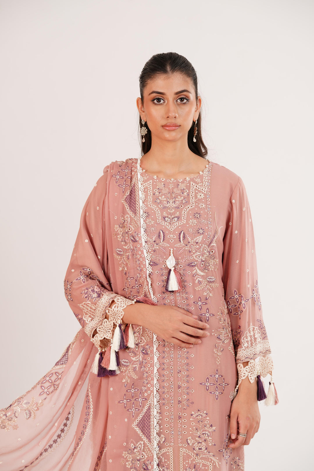 Aabia - Alizeh Dhaagay Dream Awaits Stitched