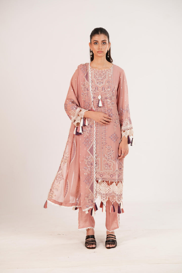 Aabia - Alizeh Dhaagay Dream Awaits Stitched