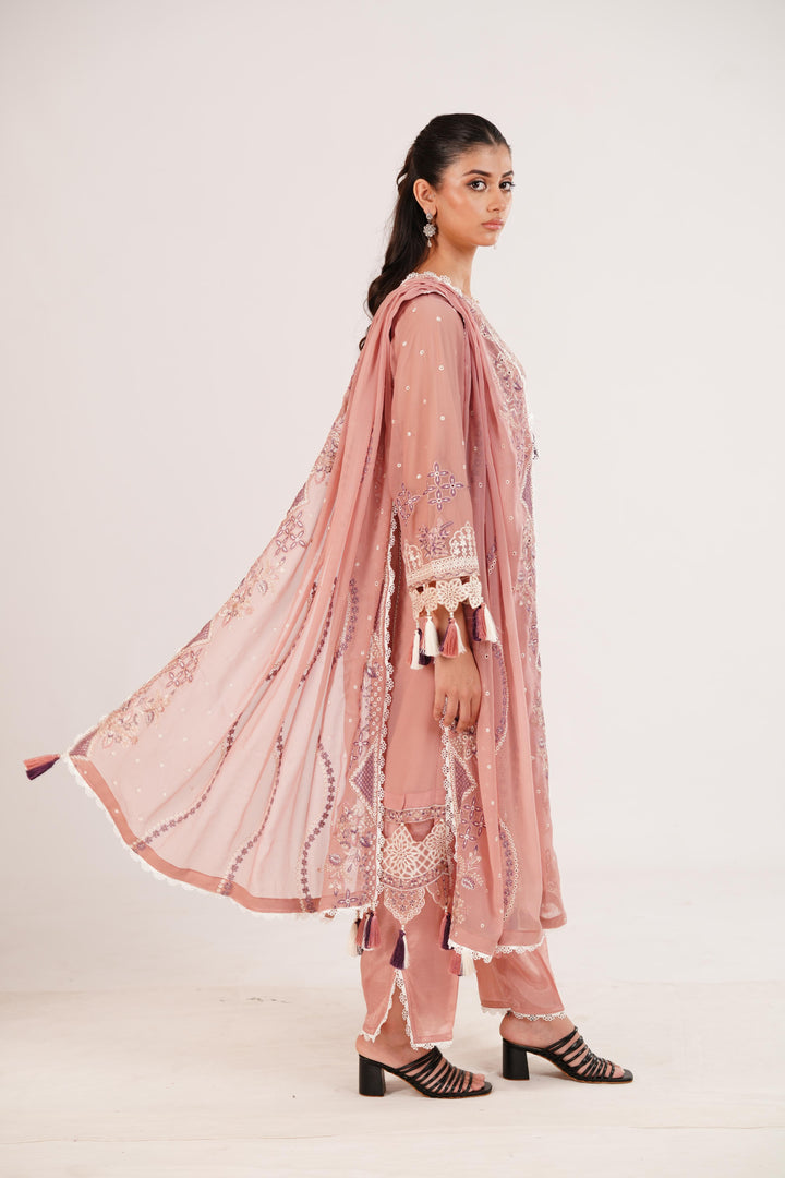 Aabia - Alizeh Dhaagay Dream Awaits Stitched