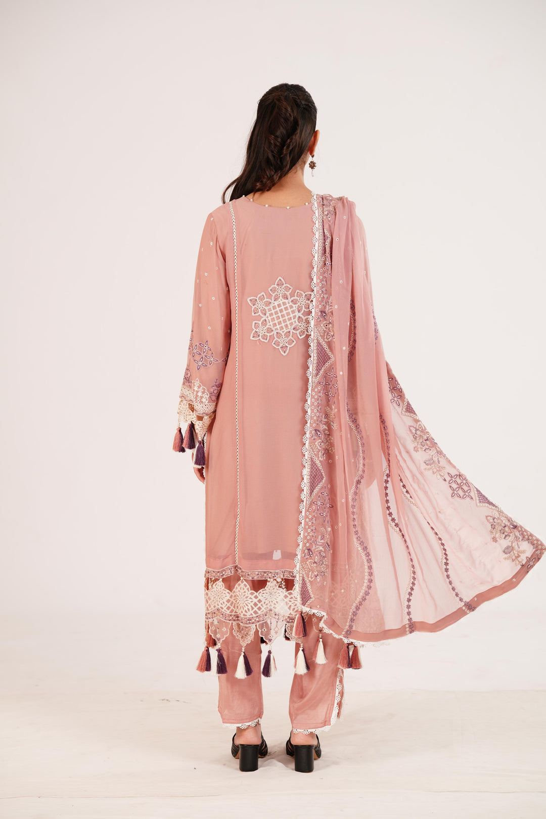 Aabia - Alizeh Dhaagay Dream Awaits Stitched