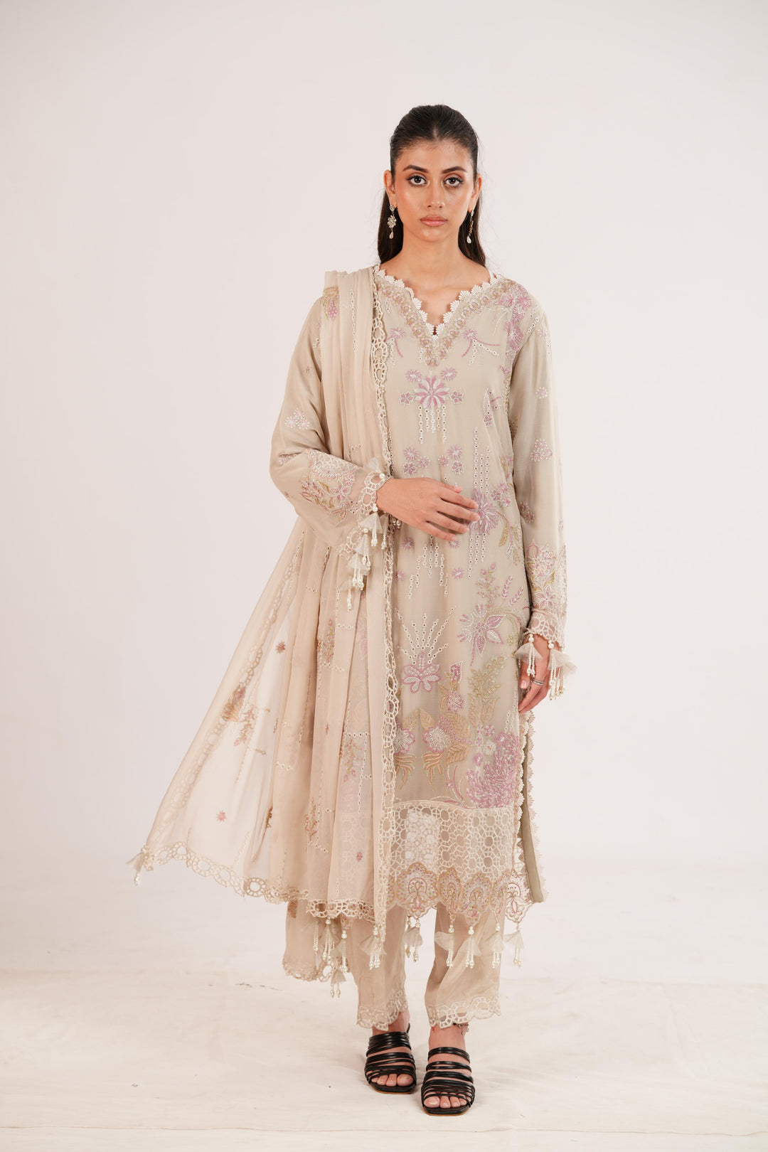 Raviyah - Alizeh Dhaagay Dream Awaits Stitched