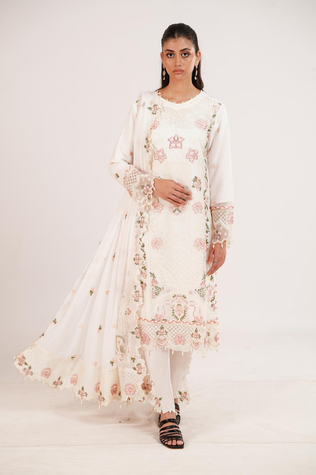 Rumman - Alizeh Dhaagay Dream Awaits Stitched
