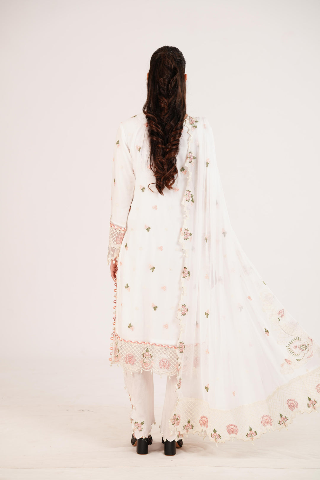 Rumman - Alizeh Dhaagay Dream Awaits Stitched