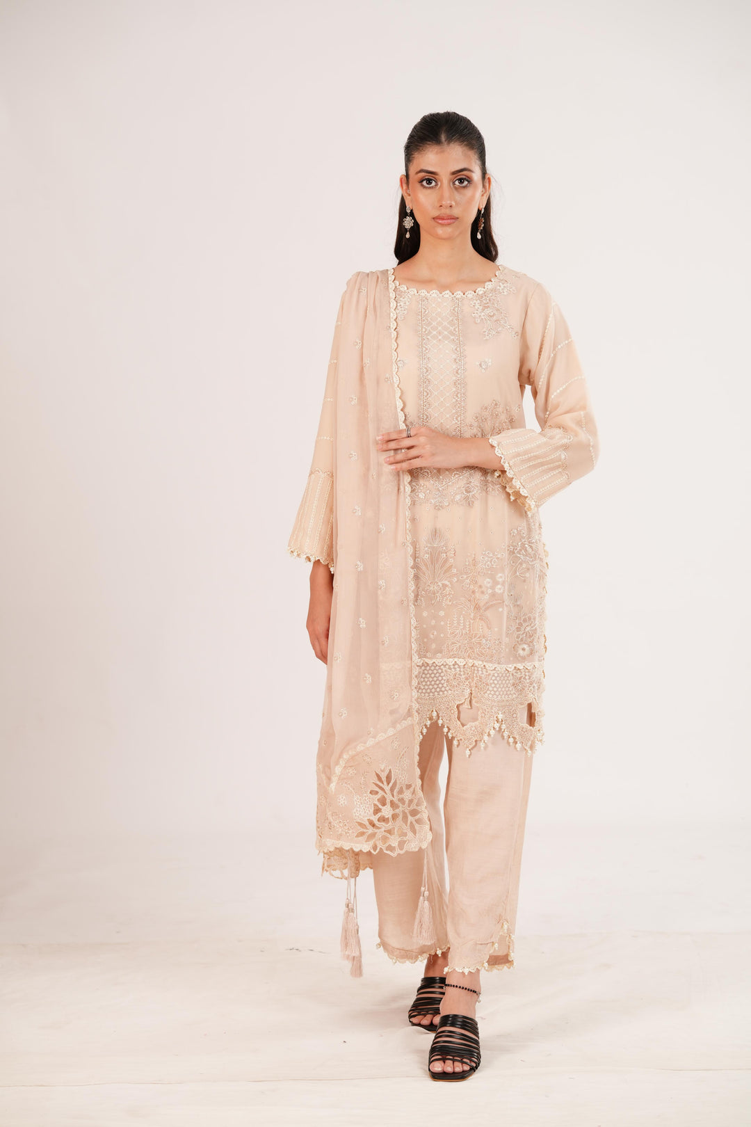 Ehal - Alizeh Dhaagay Dream Awaits Stitched