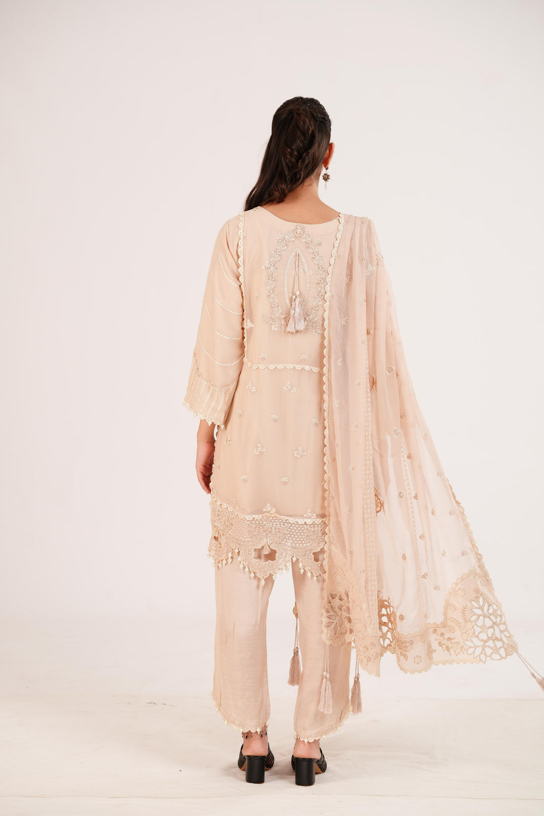 Ehal - Alizeh Dhaagay Dream Awaits Stitched