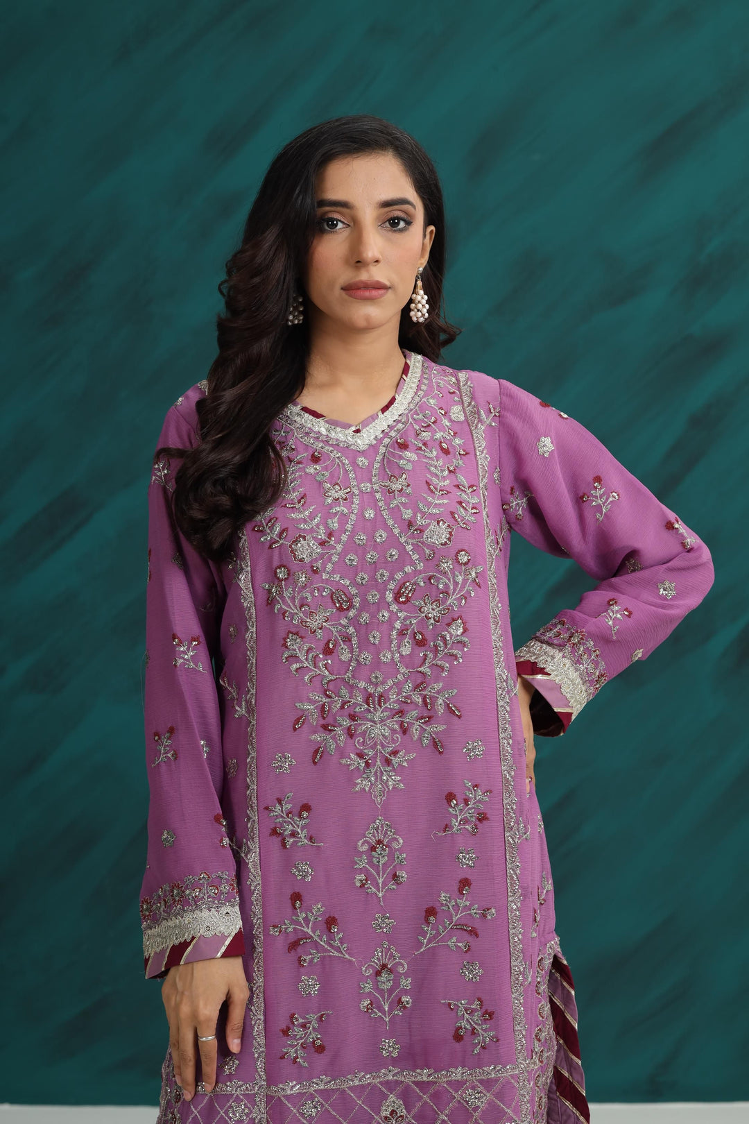 Joja siqilib, silkitadi Joja siqilib, silkitadi