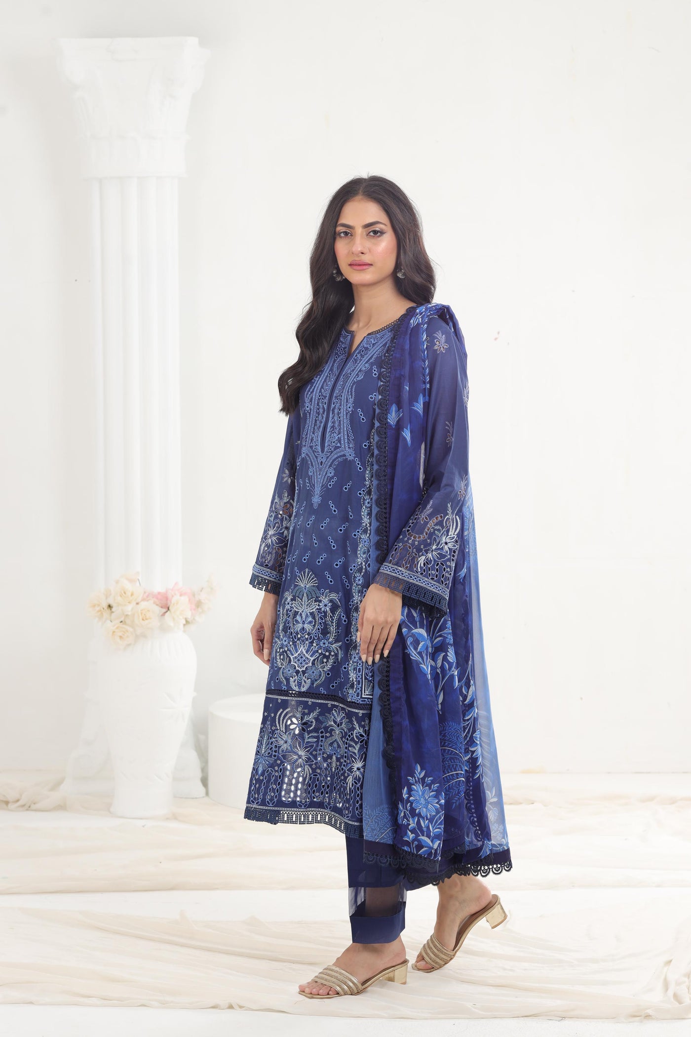 Capri - Afrozeh Chikankari Lawn Stitched