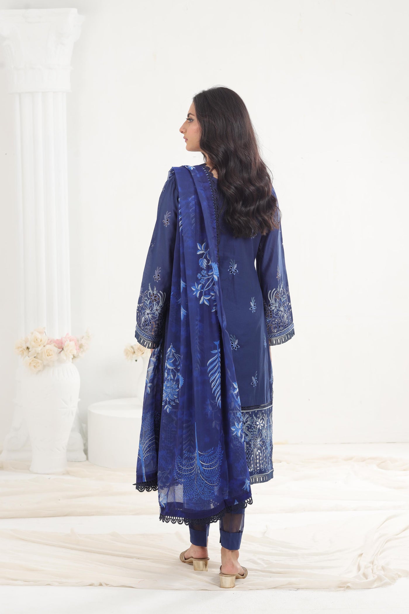 Capri - Afrozeh Chikankari Lawn Stitched