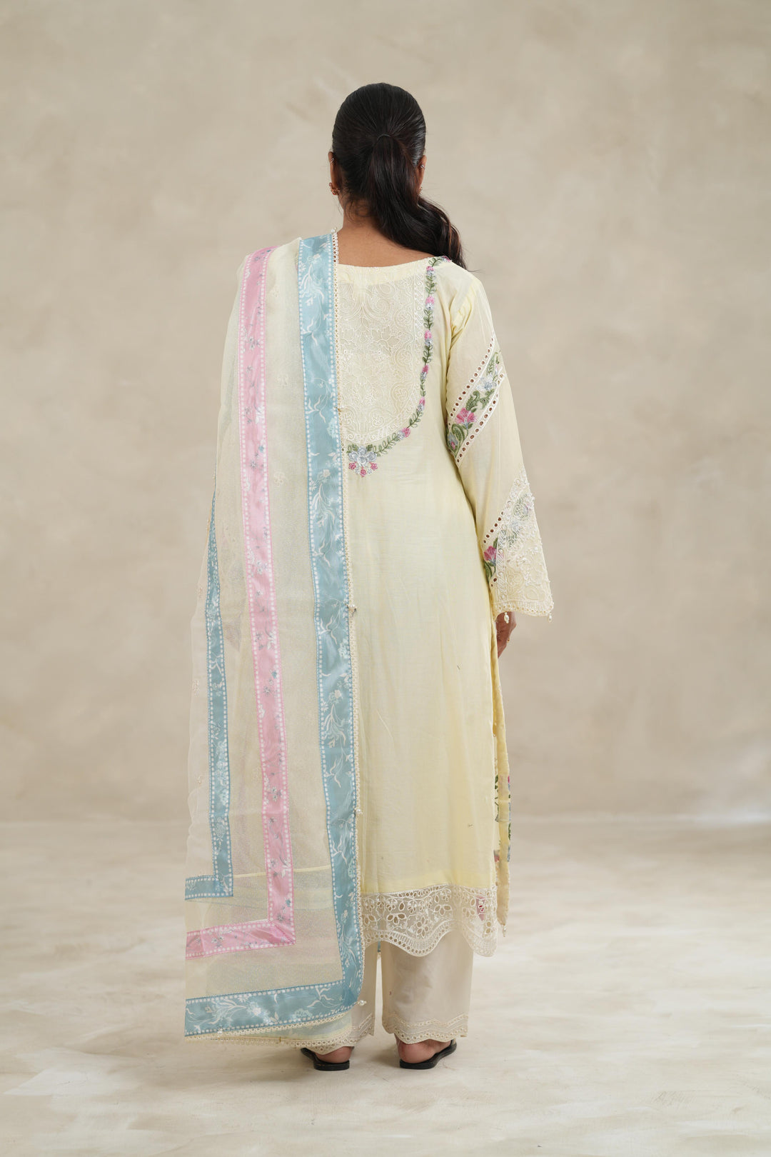 Daisy Dreams - Tales of Petals Stitched by Sardinia