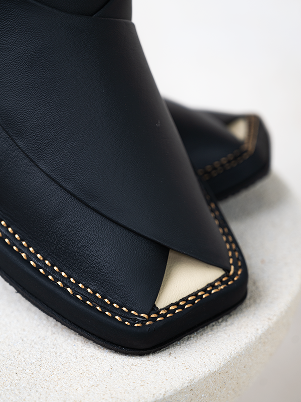 Peshawari Chappal - Black - Jiah