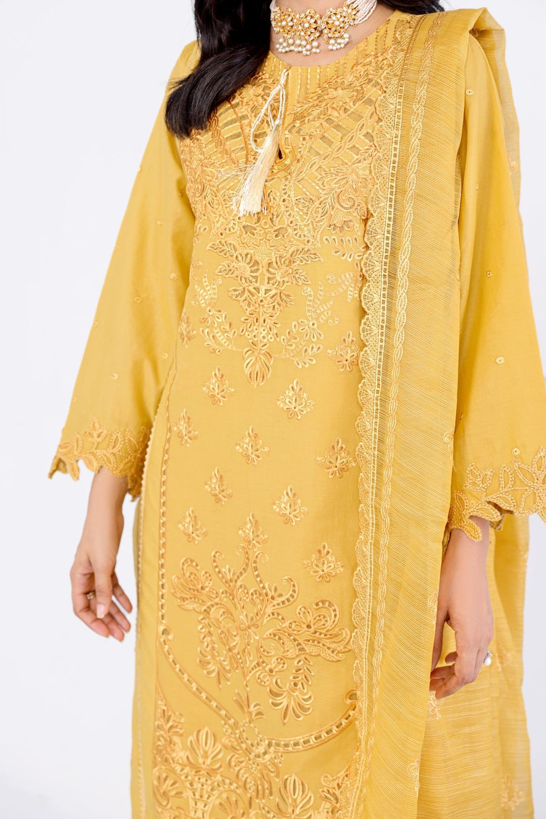 Design 8A - Sobia Nazir Luxury Lawn