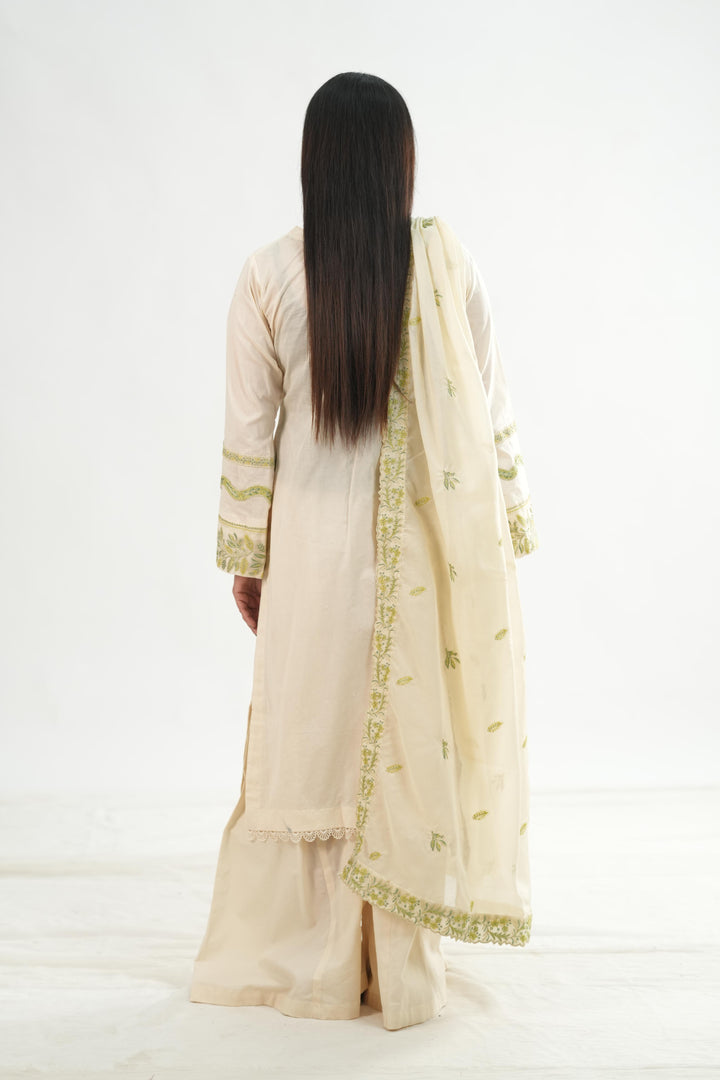 Design 3 - Mahnur Fiona Lawn Stitched