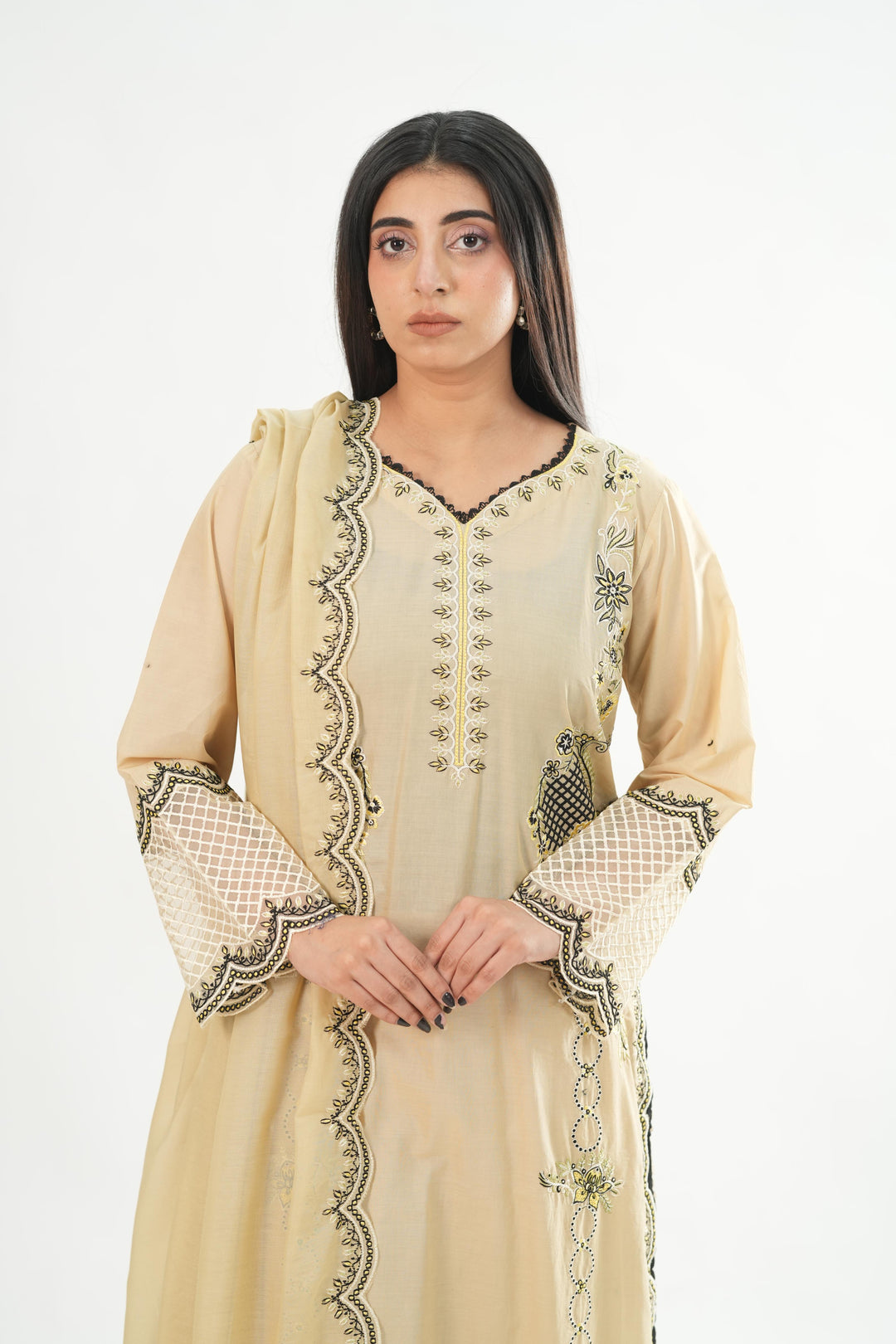 Design 4 - Mahnur Fiona Lawn Stitched