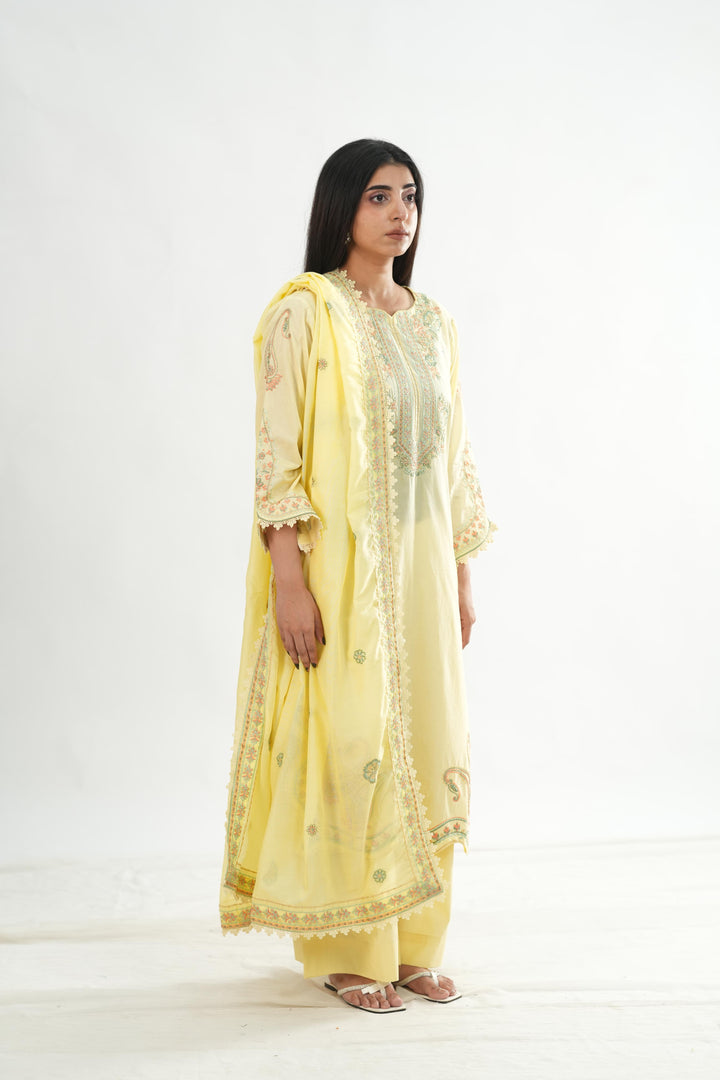 Design 5 - Mahnur Fiona Lawn Stitched