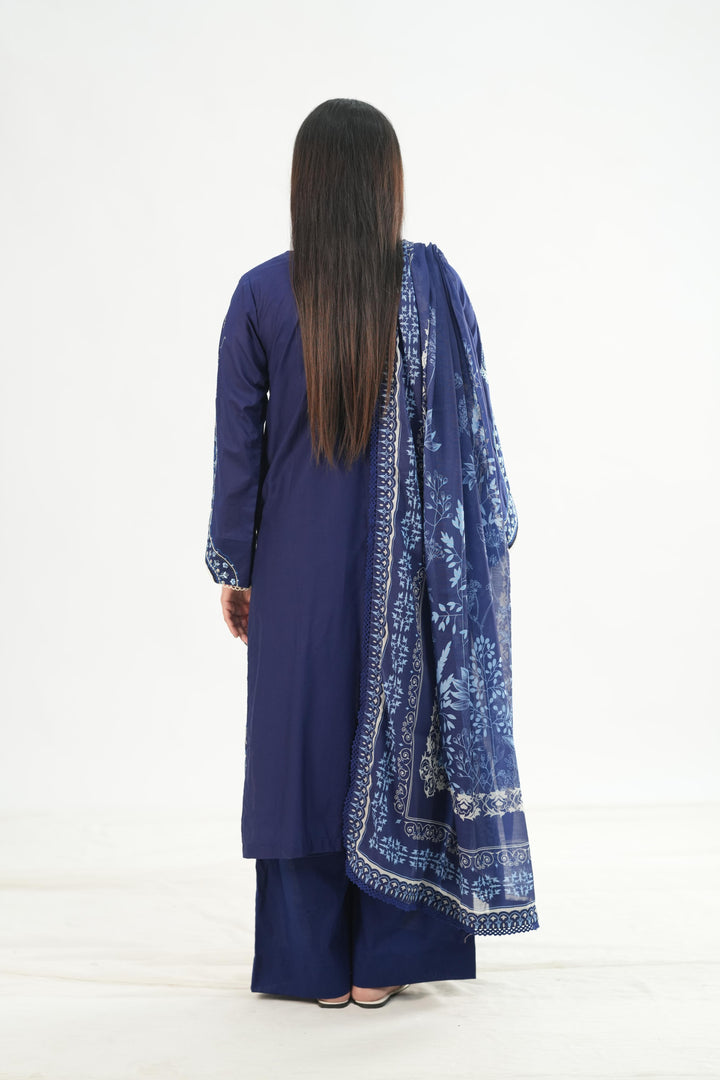 Design 6 - Mahnur Fiona Lawn Stitched