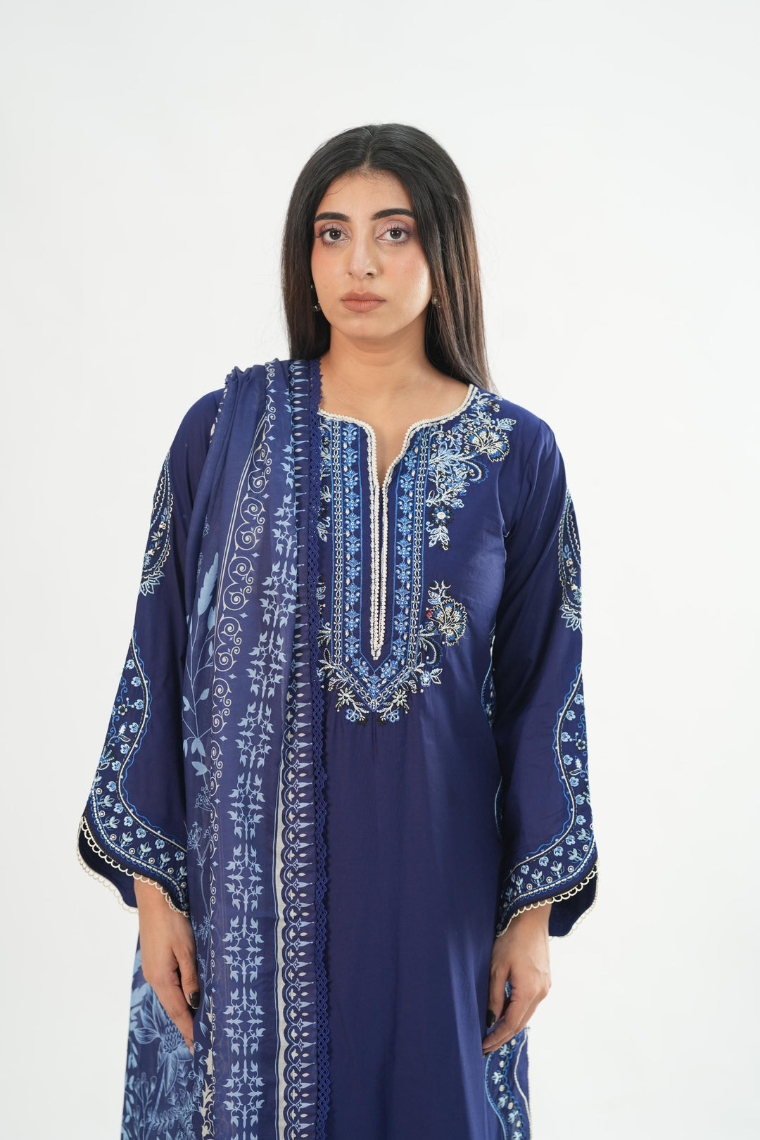Design 6 - Mahnur Fiona Lawn Stitched