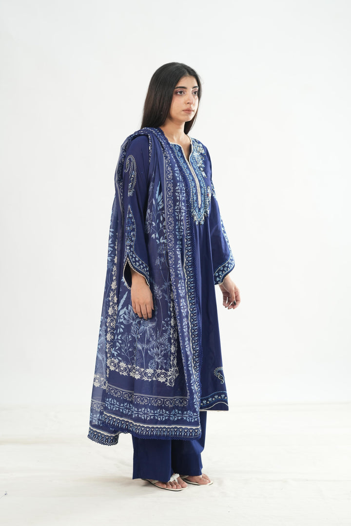 Design 6 - Mahnur Fiona Lawn Stitched