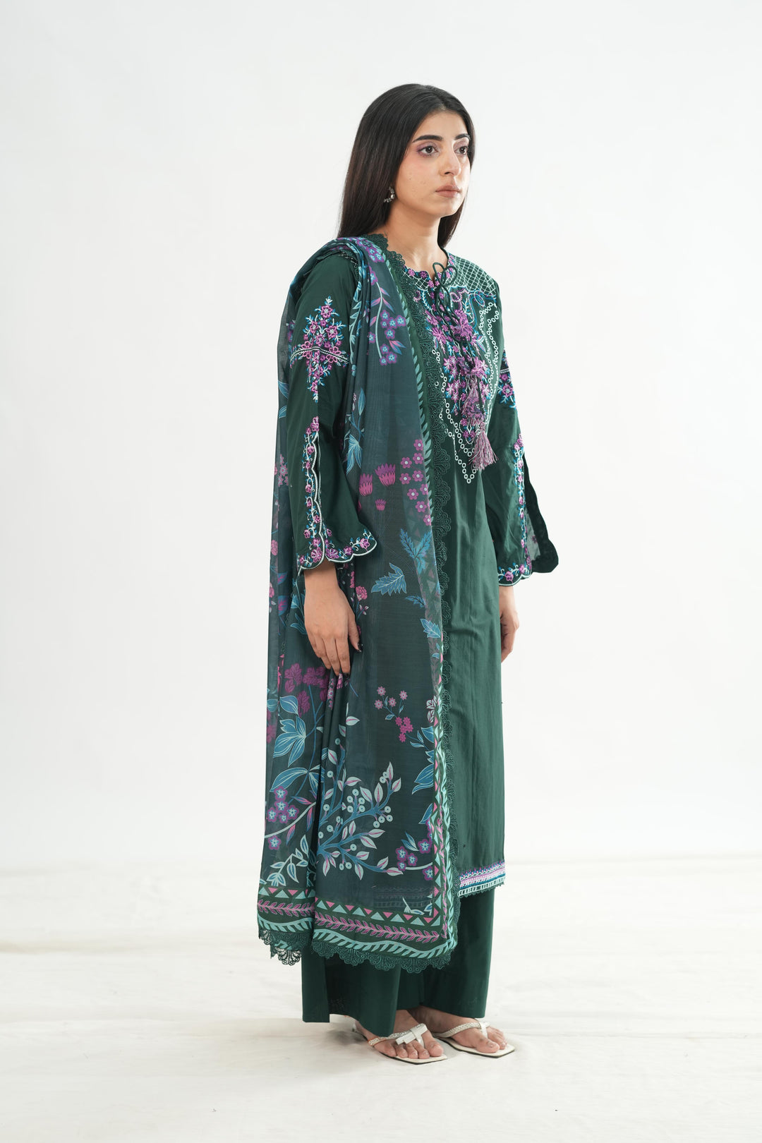 Design 8 - Mahnur Fiona Lawn Stitched
