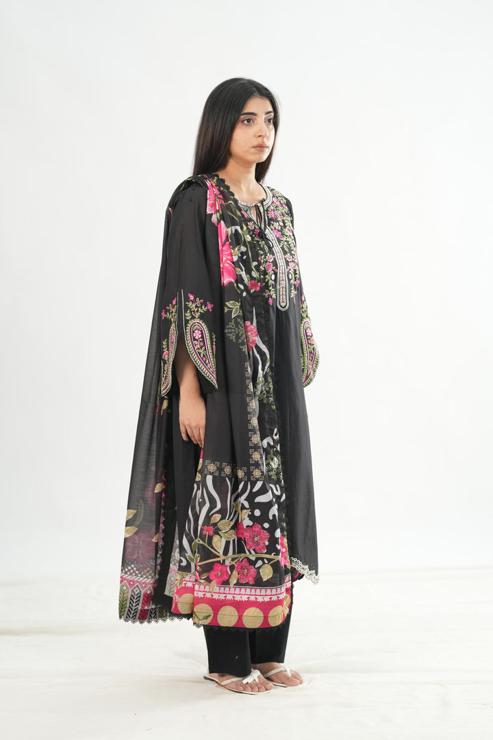 Design 9 - Mahnur Fiona Lawn Stitched