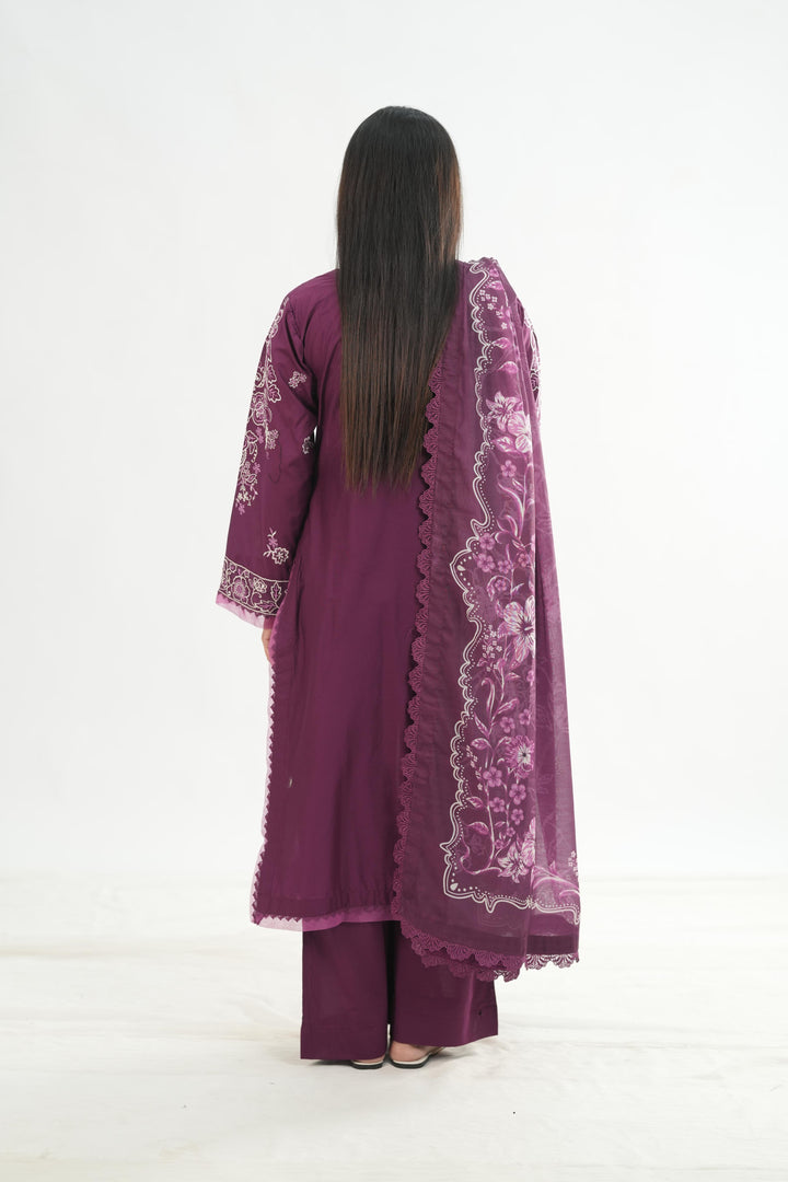 Design 10 - Mahnur Fiona Lawn Stitched
