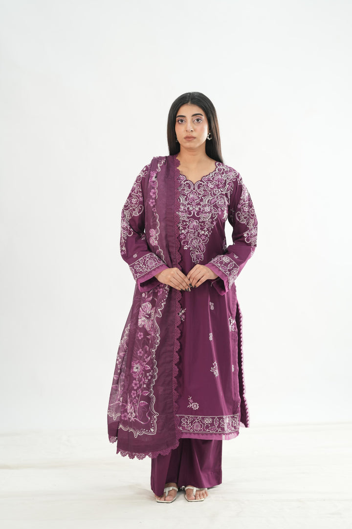 Design 10 - Mahnur Fiona Lawn Stitched