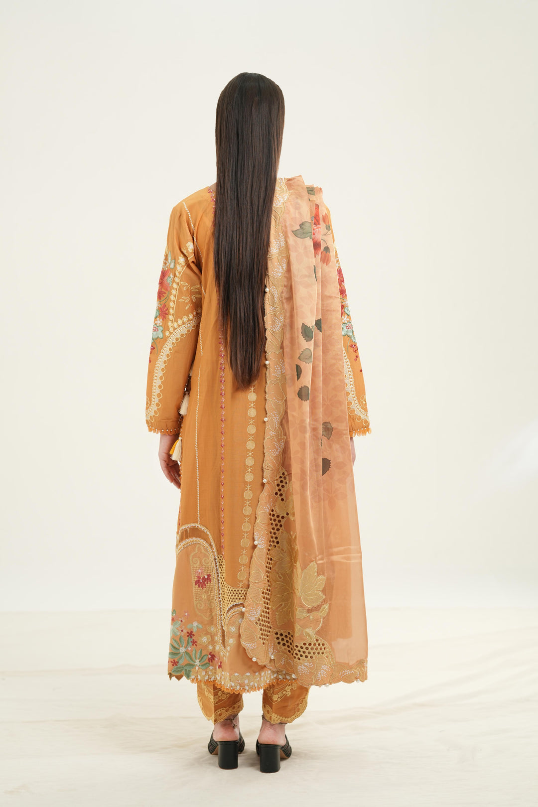 Leial - Afrozeh A Lawn '26 Stitched