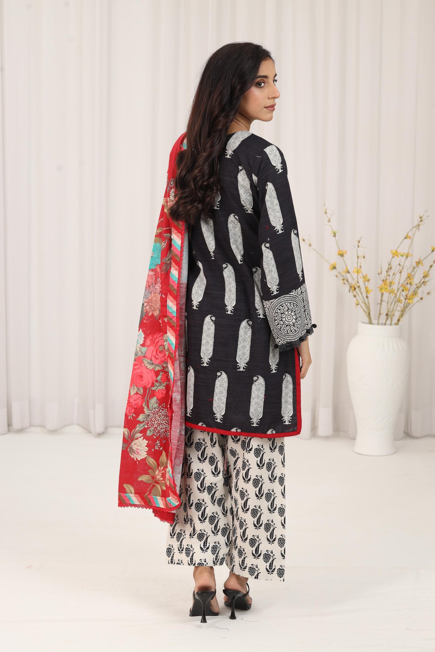 Design 16B - Sana Safinaz Mahay Stitched