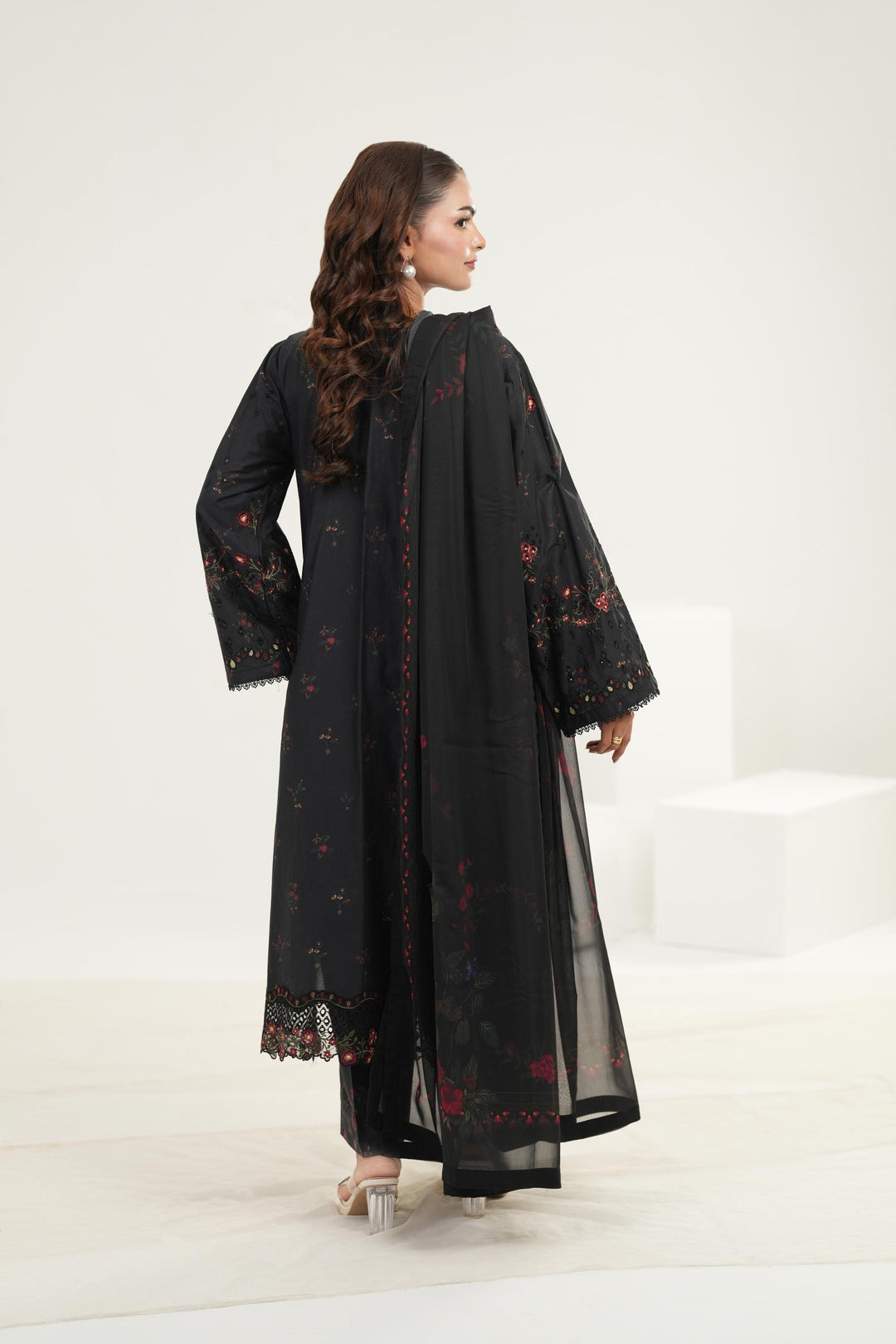 Embroidered Lawn Black Stitched Suit - Iznik