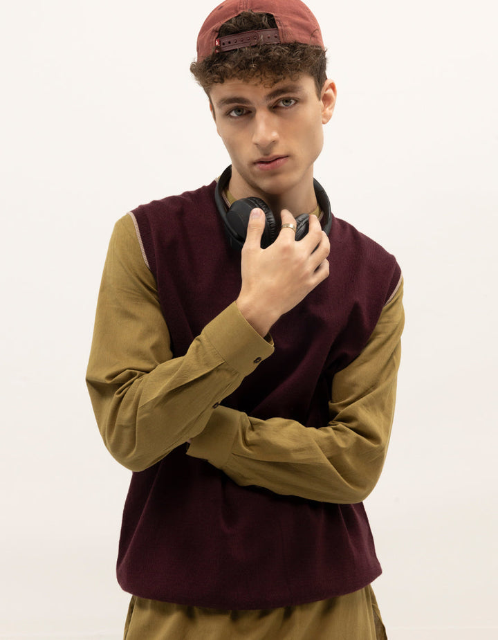 LEO - PLUM SLEEVLESS V-NECK SWEATER - J. Junaid Jamshed